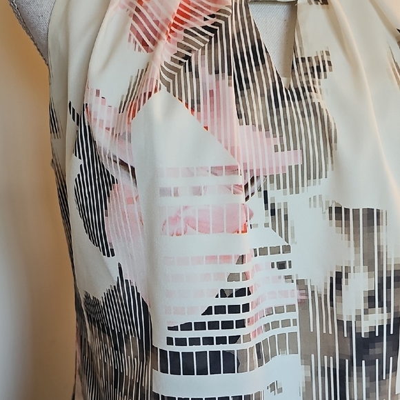 White House Black Market Cream and Pink Patterned Tank Top - Picture 4 of 7